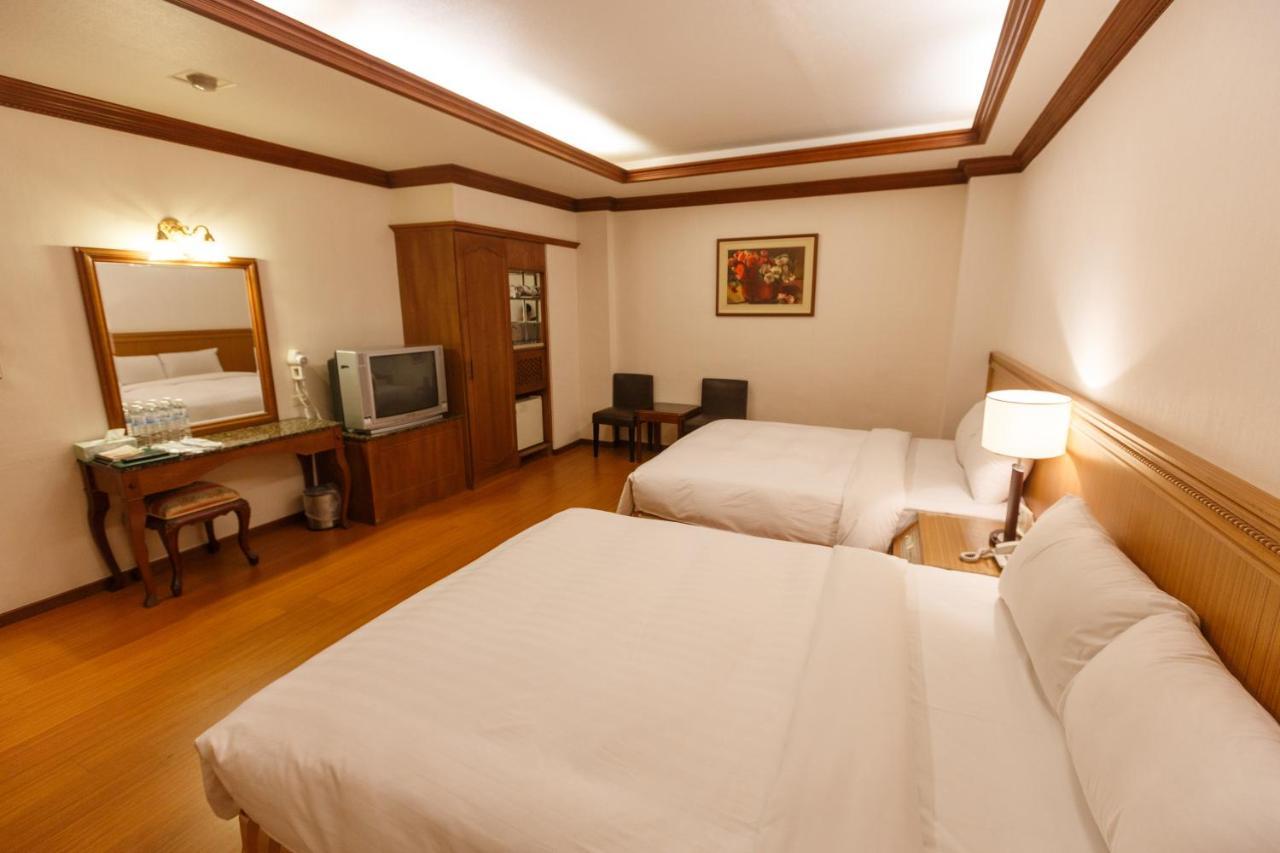 Emperor Hotel Гаосюн Екстер'єр фото