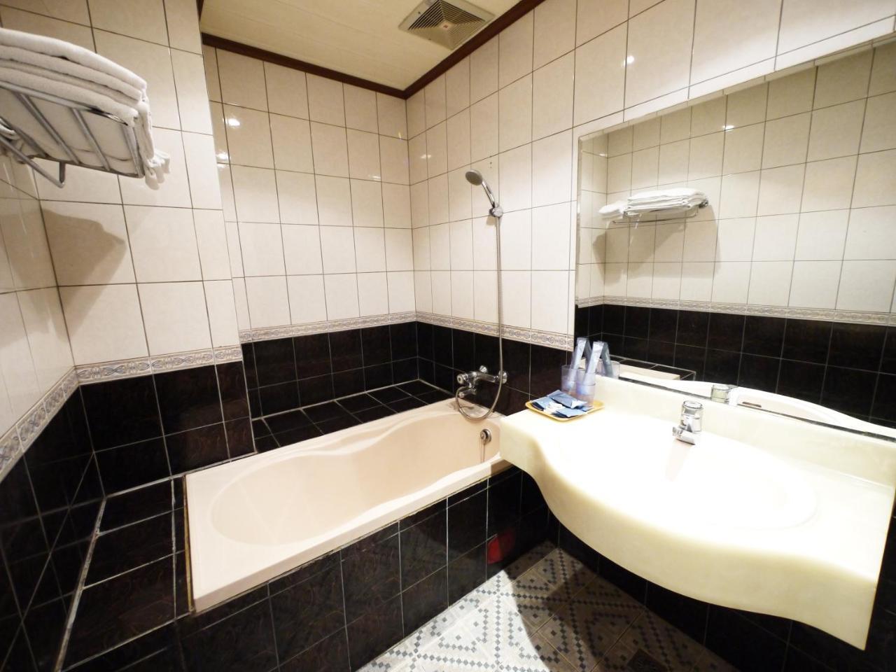 Emperor Hotel Гаосюн Екстер'єр фото